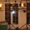 Sistema de iluminacin dos tripodes unidos por un tramo para cumpleaos y fiestas de todo tipo